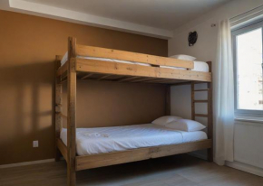 Near Airport Cozy Bunk Room with Private Bath